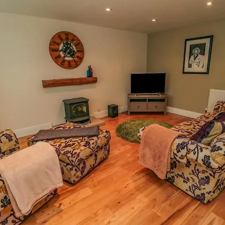 Holiday home Oak Tree Barn