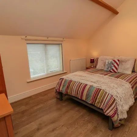 Holiday home Oak Tree Barn